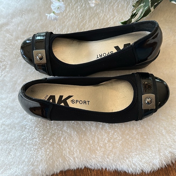 Anne Klein flats - Picture 6 of 6